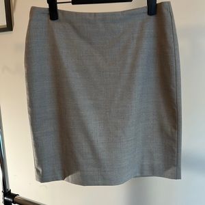 Women’s gray skirt. Banana republic. Size 6. Never worn. NEW. Back zipper, split